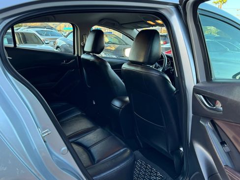 Used 2018 MAZDA MAZDA3 Touring FWD image 20