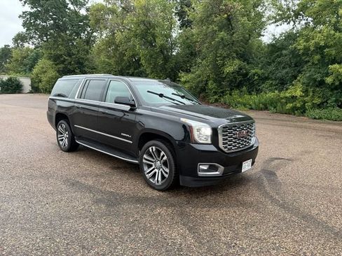 Used 2018 GMC Yukon XL Denali w/ Open Road Package AWD/4WD image 12
