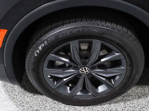 Used 2023 Volkswagen Tiguan SE image 11