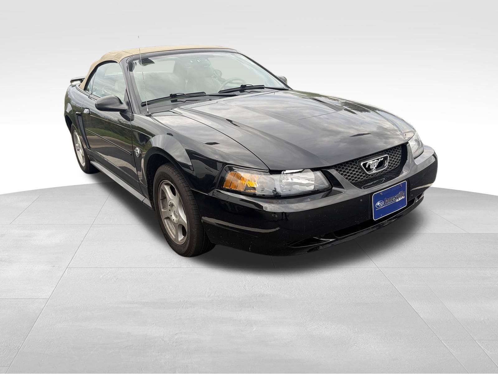 Used 2004 Ford Mustang Convertible RWD image 1