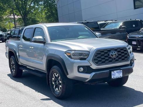 Used 2022 Toyota Tacoma TRD Off-Road w/ Technology Package AWD/4WD image 4