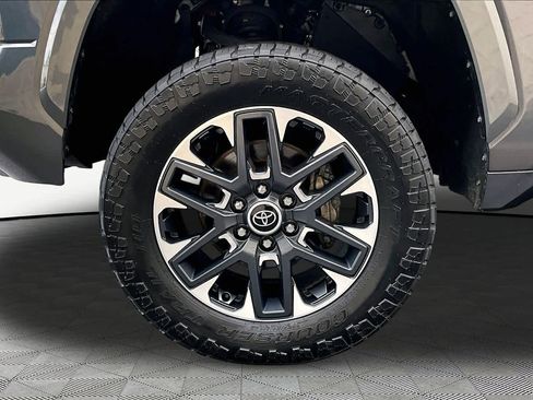 Used 2022 Toyota Tundra Limited w/ Power Package AWD/4WD image 11