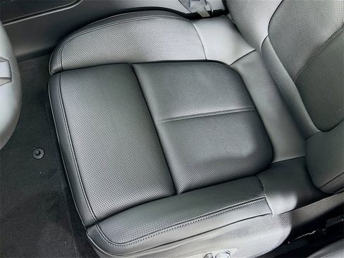 New 2026 Porsche Macan image 22