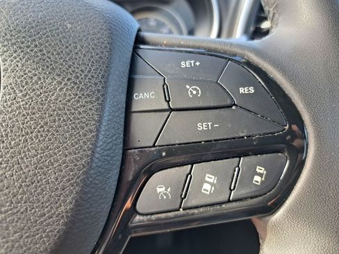 Used 2023 Jeep Cherokee Altitude Lux image 13