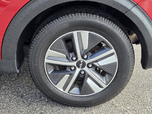 Used 2022 Kia Niro EX FWD image 5
