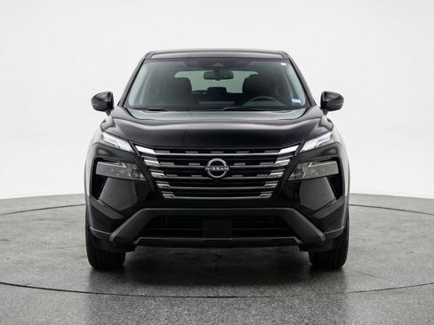 Used 2025 Nissan Rogue SV image 2