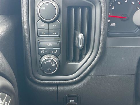 Used 2020 Chevrolet Silverado 1500 Custom Trail Boss w/ Custom Convenience Package image 18