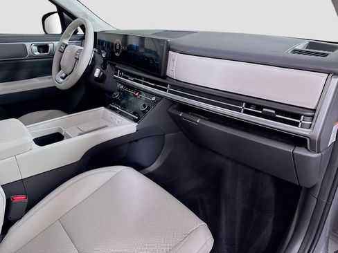 Certified 2025 Hyundai Santa Fe SEL image 30