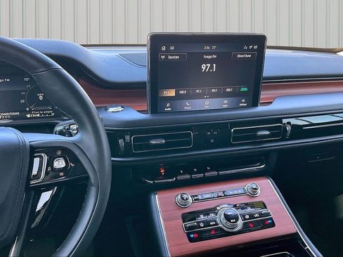 Used 2024 Lincoln Aviator Reserve RWD image 3