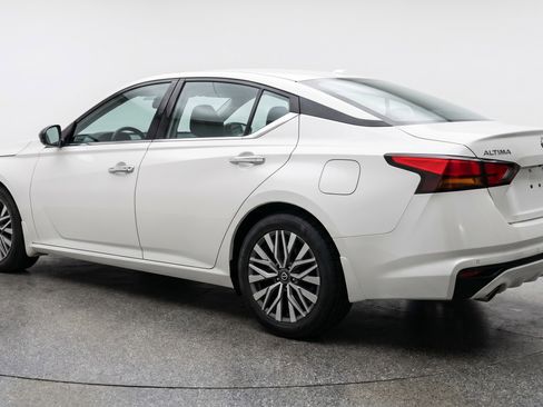 Used 2025 Nissan Altima 2.5 SV FWD image 6