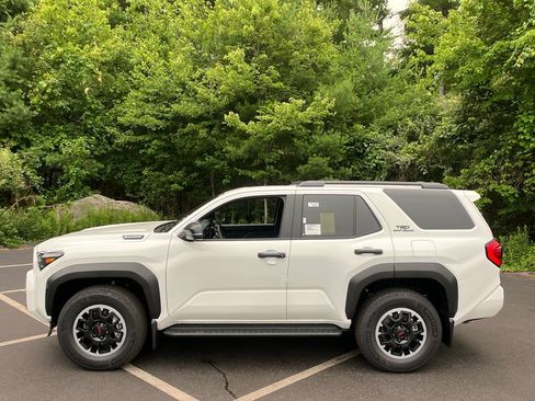 New 2026 Toyota 4Runner TRD Off-Road Premium AWD/4WD image 2