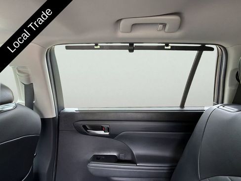 Used 2021 Toyota Highlander XLE FWD image 33