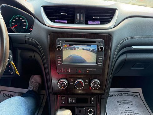 Used 2017 Chevrolet Traverse LT FWD image 17