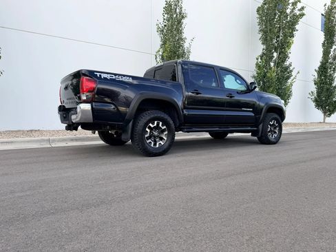 Used 2019 Toyota Tacoma TRD Off-Road AWD/4WD image 5