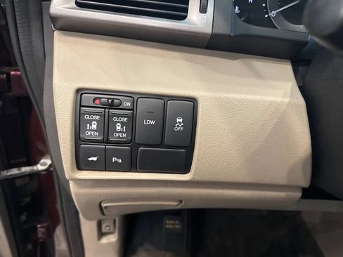 Used 2016 Honda Odyssey Touring Elite image 20