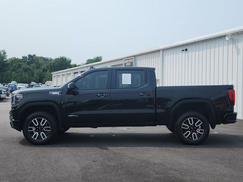 Used 2025 GMC Sierra 1500 AT4 w/ Technology Package AWD/4WD image 2
