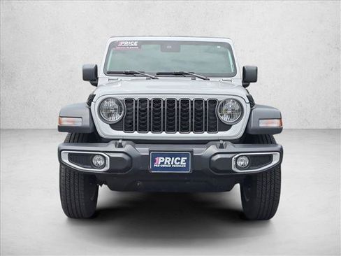 Used 2025 Jeep Gladiator Sport AWD/4WD image 2