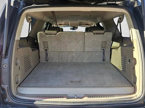 Used 2018 Chevrolet Suburban LT image 6