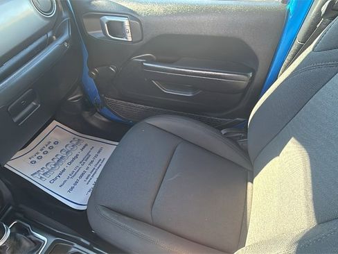 Used 2020 Jeep Gladiator Sport image 14