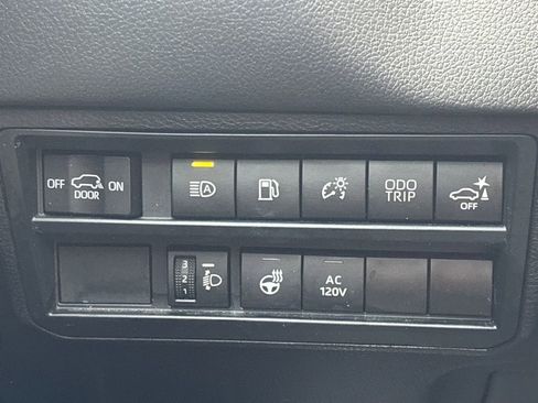 Used 2023 Toyota Sequoia Limited image 25