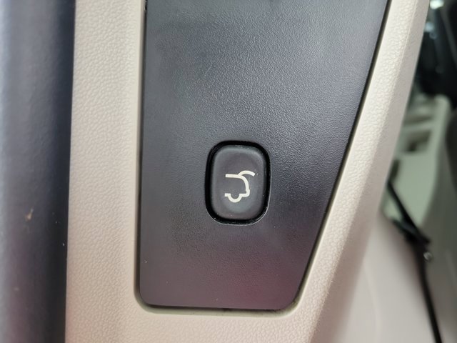 Used 2012 Dodge Grand Caravan SXT FWD image 17