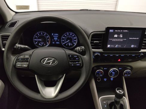 Used 2020 Hyundai Venue SEL image 22