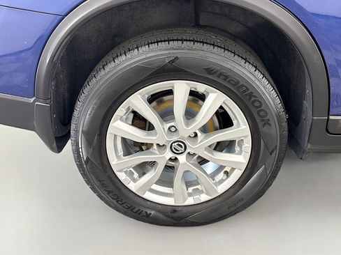 Used 2018 Nissan Rogue SV image 33