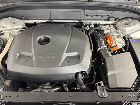 Used 2023 Volvo XC60 T8 Plus w/ Climate Package image 9
