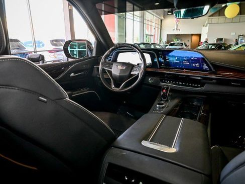 Used 2023 Cadillac Escalade ESV Premium Luxury image 25