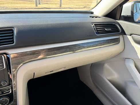 Used 2016 Volkswagen Passat 1.8T SE image 17