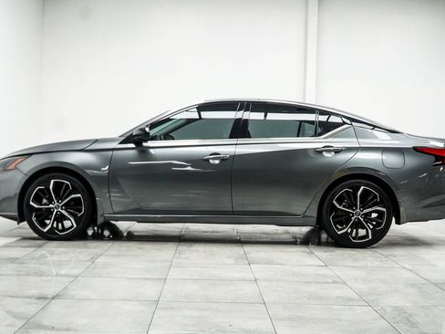 Used 2023 Nissan Altima 2.5 SR w/ SR Premium Package FWD image 10