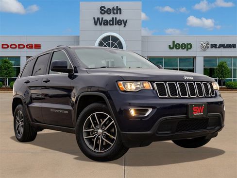 Used 2018 Jeep Grand Cherokee Laredo image 1