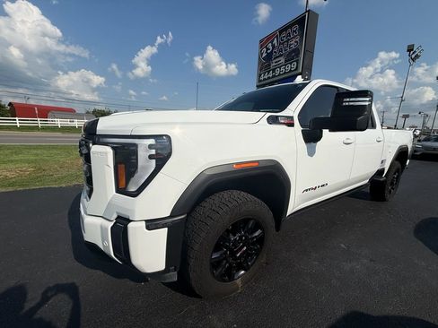 Used 2024 GMC Sierra 2500 AT4 w/ AT4 Premium Plus Package AWD/4WD image 8