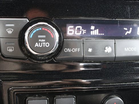 Used 2021 Nissan Titan PRO-4X w/ Pro-4x Convenience Package AWD/4WD image 45