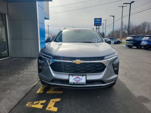 Used 2024 Chevrolet Trax LT w/ Driver Confidence Package image 4