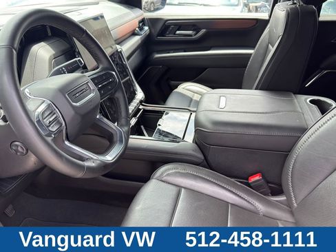 Used 2025 GMC Yukon XL Denali AWD/4WD image 11