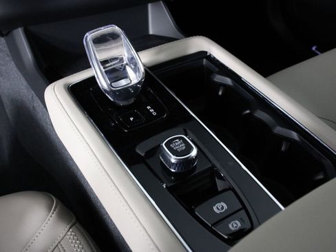 New 2026 Volvo XC90 T8 Plus w/ Protection Package Premier AWD/4WD image 7