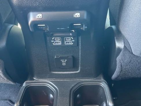 Used 2025 Jeep Wrangler Unlimited Sahara AWD/4WD image 24
