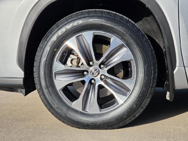 Used 2023 Toyota Highlander XLE FWD image 8