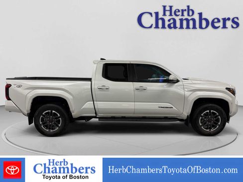 Used 2025 Toyota Tacoma TRD Sport w/ TRD Sport Upgrade Package AWD/4WD image 12