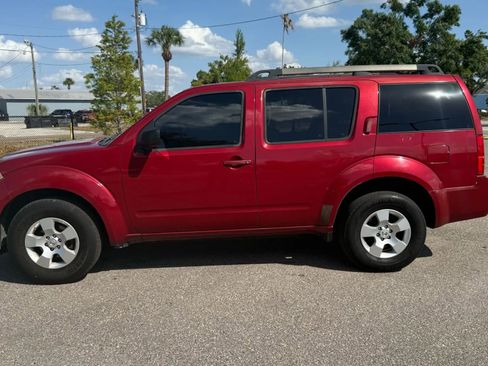 Used 2011 Nissan Pathfinder S image 1