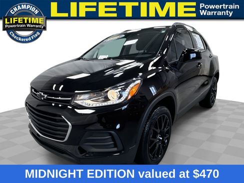 Used 2022 Chevrolet Trax LT w/ Midnight Edition image 1