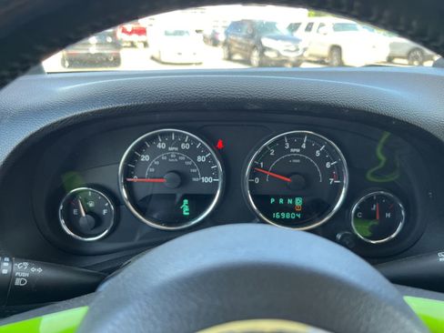 Used 2013 Jeep Wrangler Unlimited Rubicon w/ Dual Top Group AWD/4WD image 13