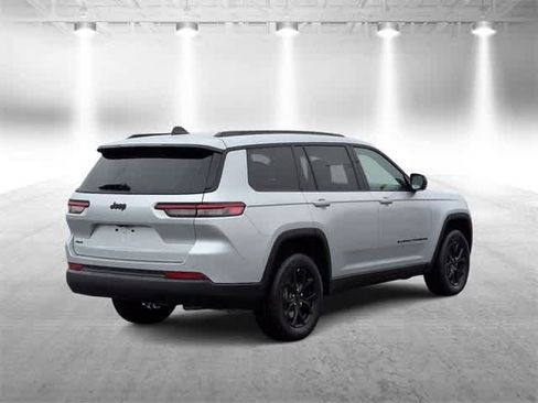 New 2025 Jeep Grand Cherokee L Altitude image 8
