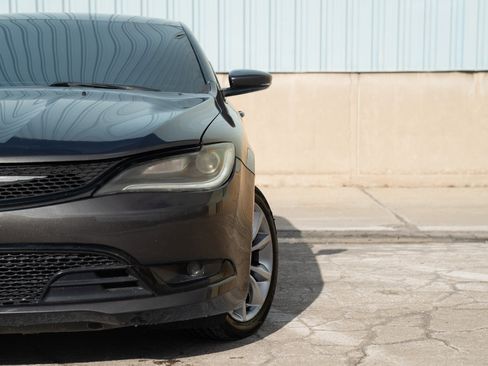 Used 2016 Chrysler 200 S w/ Comfort Group image 2