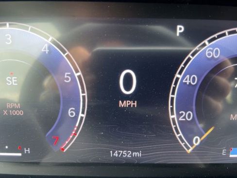 Used 2025 Jeep Grand Cherokee Laredo w/ Luxury Tech Group I AWD/4WD image 8