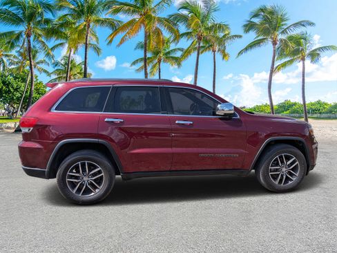 Used 2018 Jeep Grand Cherokee Limited w/ Luxury Group II image 2