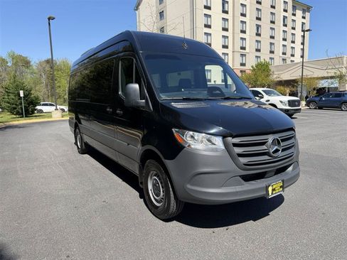 Used 2025 Mercedes-Benz Sprinter 2500 image 9