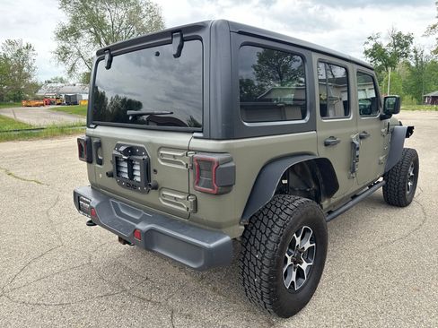 Used 2018 Jeep Wrangler Unlimited Sahara AWD/4WD image 3