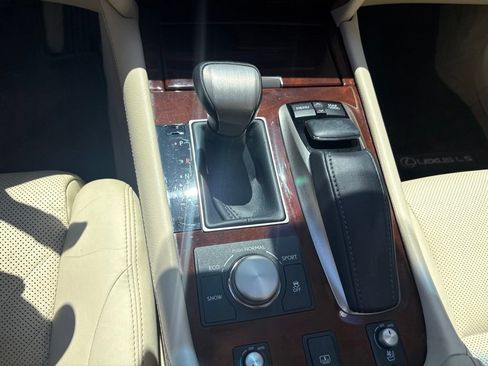 Used 2014 Lexus LS 460 w/ Comfort Package RWD image 15